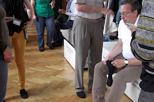 Zuerst für alle: Socken statt Schuhe! (Foto: bep)